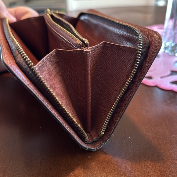 Louis Vuitton Monogram Long Zip Wallet - Picture 5 of 9